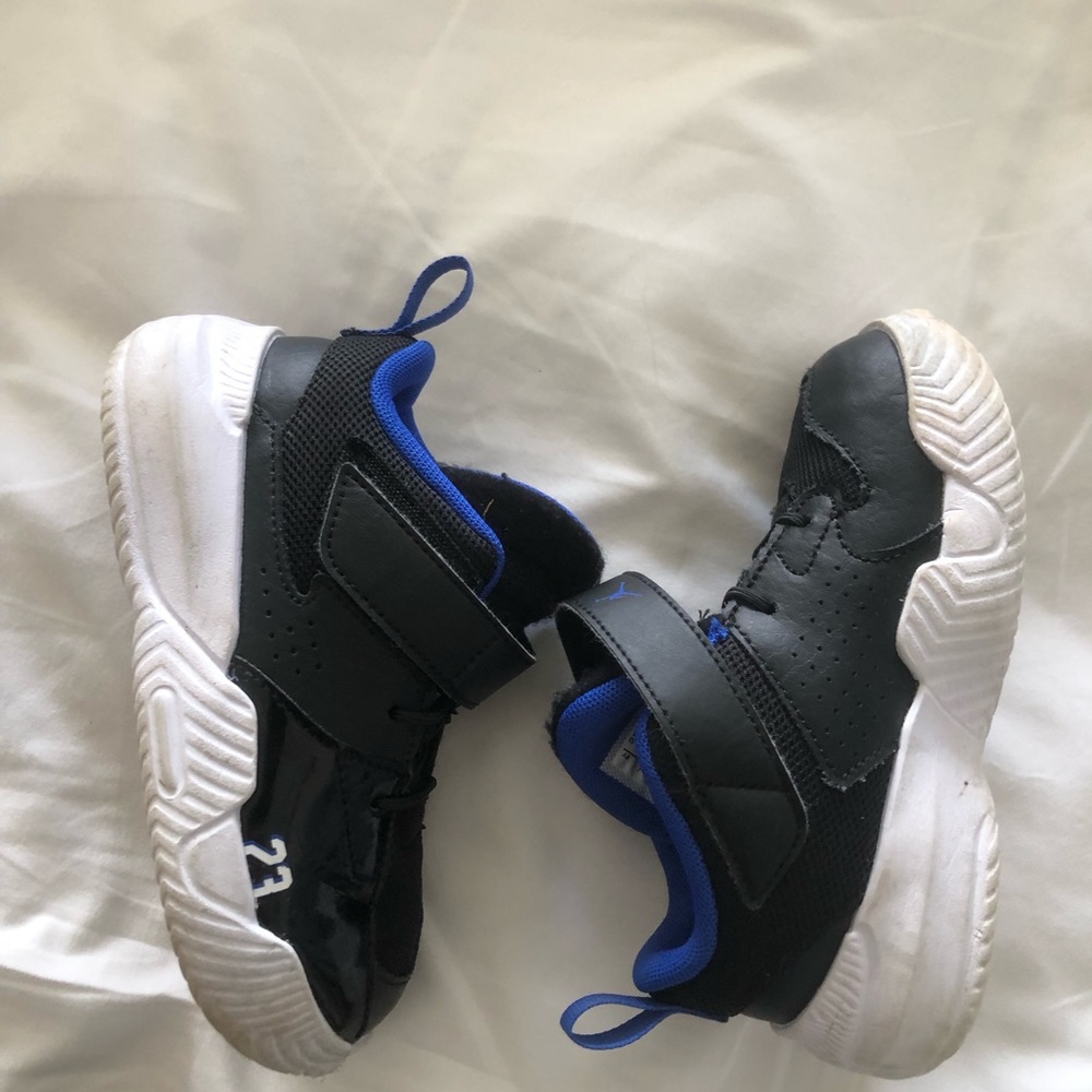 Jordan’s toddler boys sneakers